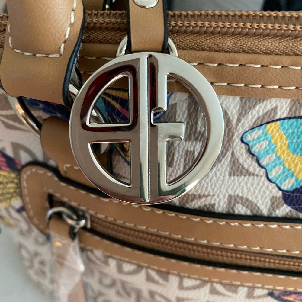 Gianni Bernini NWT monogram satchel. Outside pocket & shoulder strap $15 - Picture 4 of 15